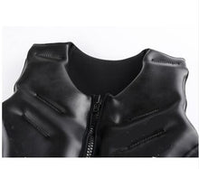 Load image into Gallery viewer, Closeup of Upper Front Zipped0up Fly Fishing Flotation Vest
