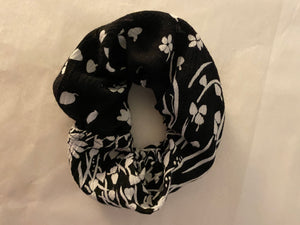1 Pair Black and White Scrunchies